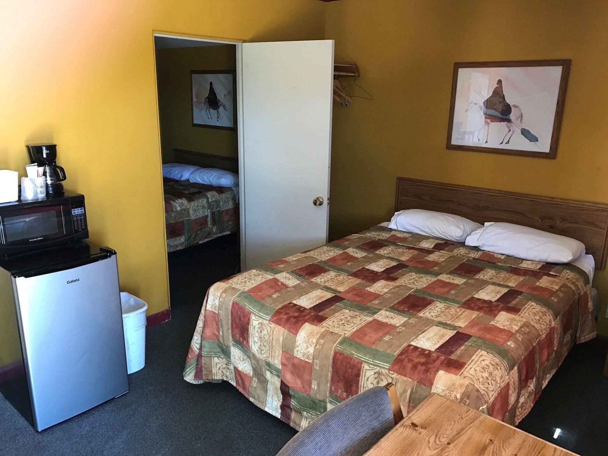 Western Inn Roswell Bagian luar foto
